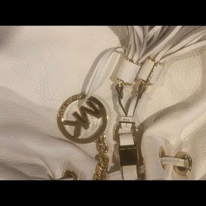Michael Kors White bag. Excellent condition. Comes with dust bag